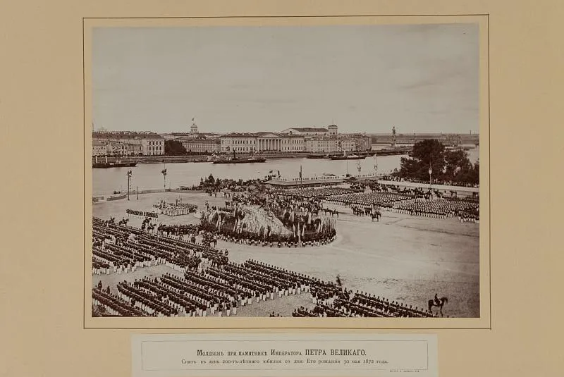 Молебен при памятнике Императора Петра Великаго